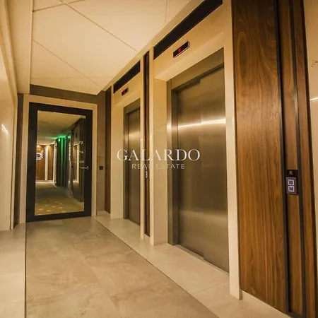 Luxury Three-bedroom Penthouse In An Iconic Top-class Building Diamant 250m2